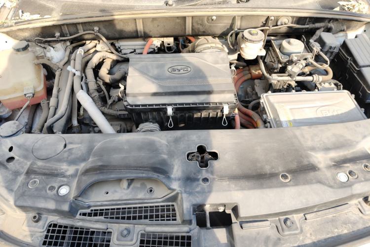 Used BYD Tang New Energy 2015 2.0T Four-Wheel-Drive Flagship Model Engine Bay