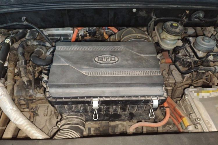 Used BYD Tang New Energy 2015 2.0T Four-Wheel-Drive Flagship Model Engine Bay