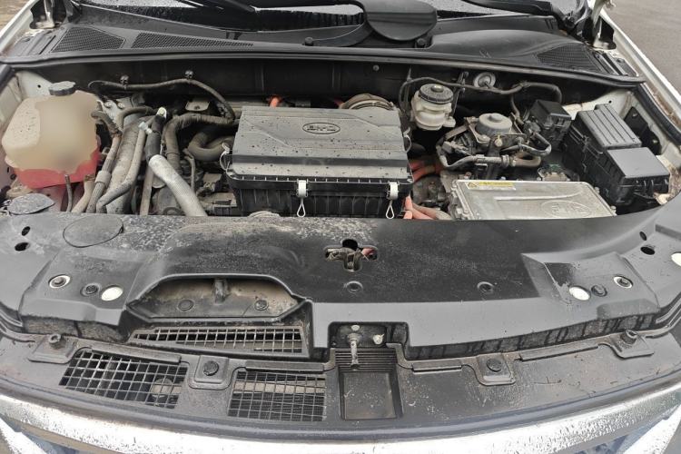 Used BYD Tang New Energy 2015 2.0T Four-Wheel-Drive Flagship Model Engine Bay
