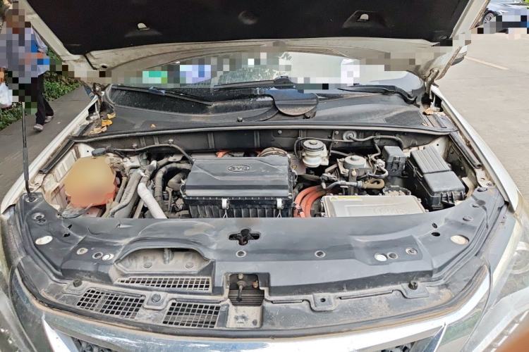 Used BYD Tang New Energy 2015 2.0T Four-Wheel-Drive Flagship Model Engine Bay