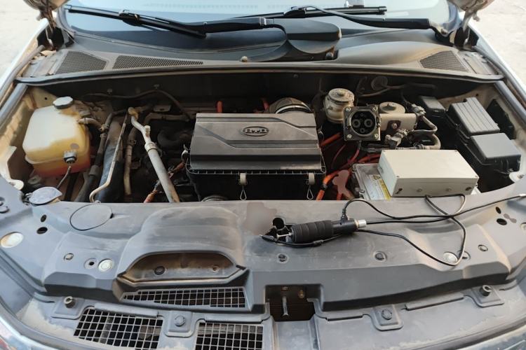 Used BYD Tang New Energy 2015 2.0T Four-Wheel-Drive Flagship Model Engine Bay