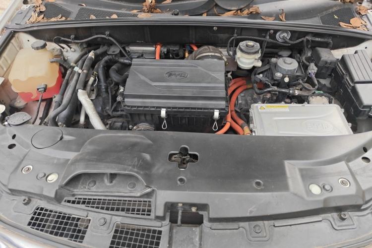 Used BYD Tang New Energy 2015 2.0T Four-Wheel-Drive Flagship Model Engine Bay