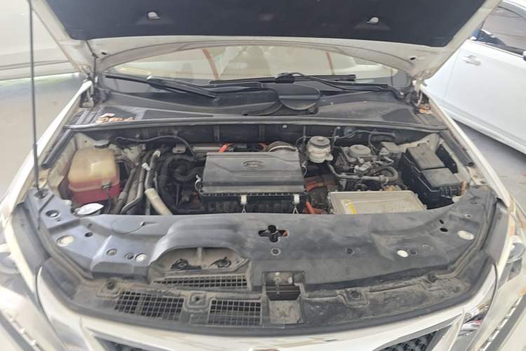 Used BYD Tang New Energy 2015 2.0T Four-Wheel-Drive Flagship Model Engine Bay