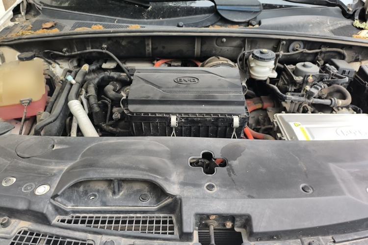Used BYD Tang New Energy 2015 2.0T Four-Wheel-Drive Flagship Model Engine Bay