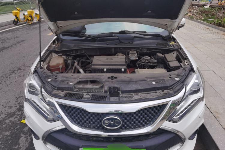 Used BYD Tang New Energy 2015 2.0T Four-Wheel-Drive Flagship Model Engine Bay