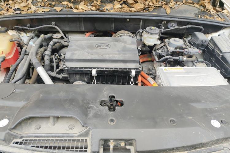 Used BYD Tang New Energy 2015 2.0T Four-Wheel-Drive Flagship Model Engine Bay