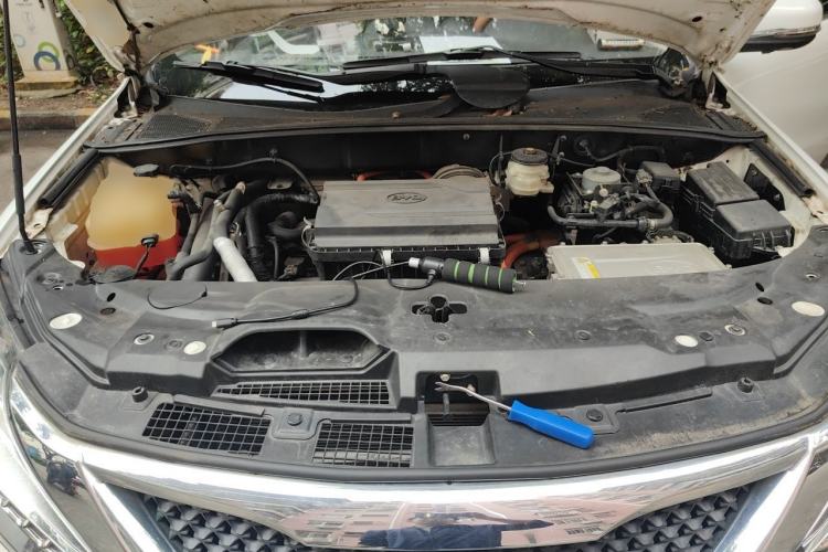 Used BYD Tang New Energy 2015 2.0T Four-Wheel-Drive Flagship Model Engine Bay