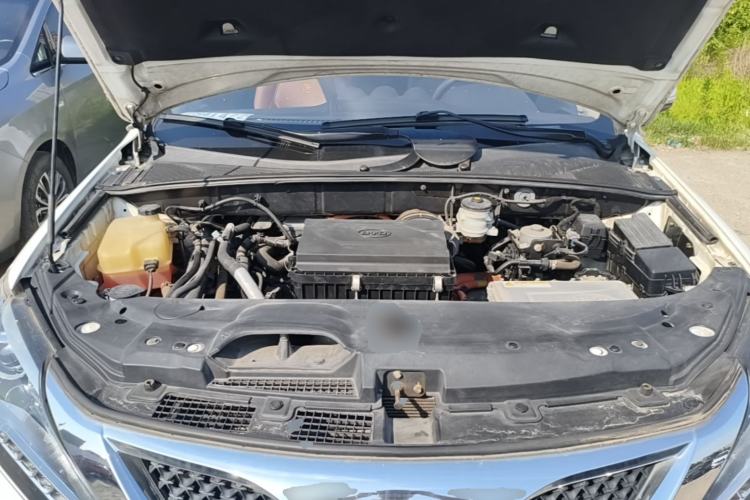 Used BYD Tang New Energy 2015 2.0T Four-Wheel-Drive Flagship Model Engine Bay