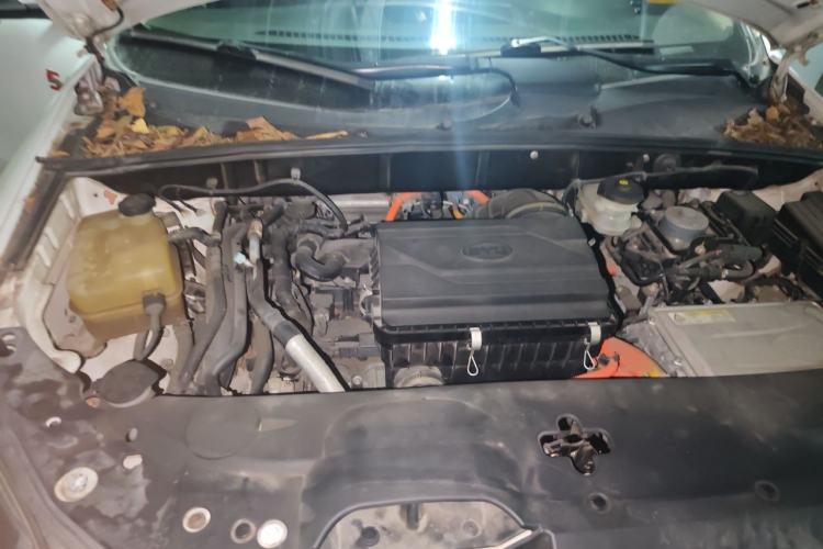Used BYD Tang New Energy 2015 2.0T Four-Wheel-Drive Flagship Model Engine Bay