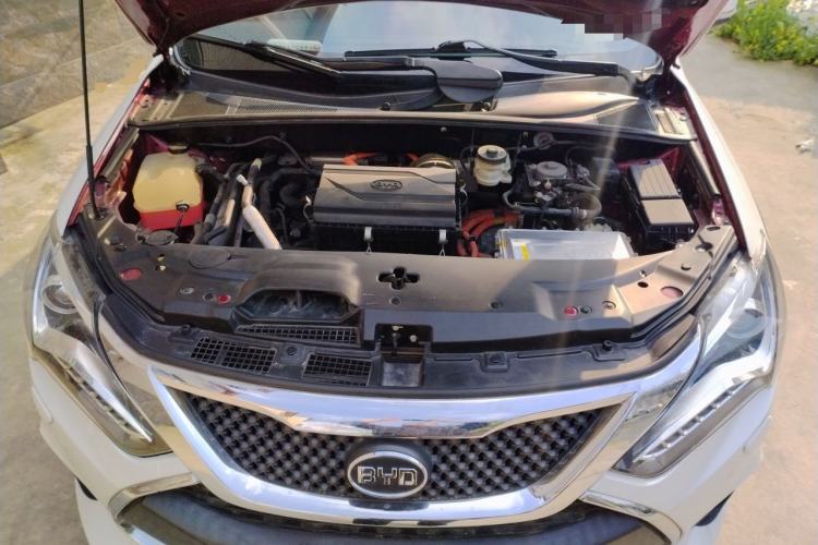 Used BYD Tang New Energy 2015 2.0T Four-Wheel-Drive Flagship Model Engine Bay