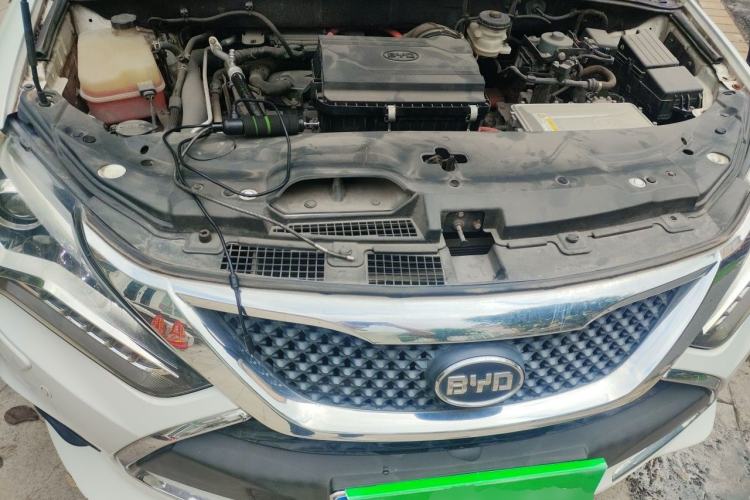 Used BYD Tang New Energy 2015 2.0T Four-Wheel-Drive Flagship Model Engine Bay