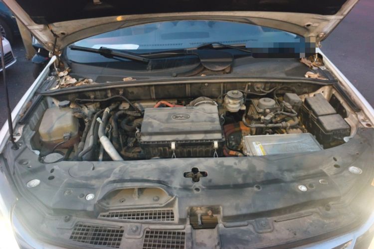 Used BYD Tang New Energy 2015 2.0T Four-Wheel-Drive Flagship Model Engine Bay
