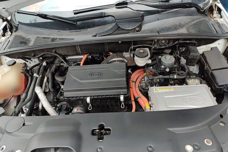 Used BYD Tang New Energy 2015 2.0T Four-Wheel-Drive Flagship Model Engine Bay
