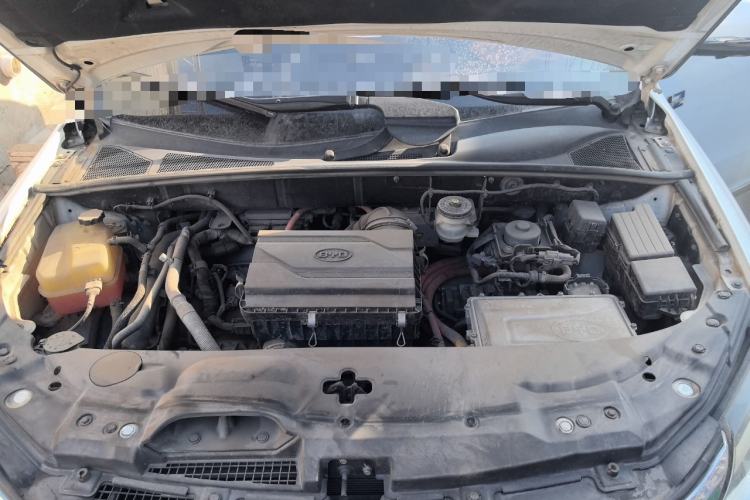Used BYD Tang New Energy 2015 2.0T Four-Wheel-Drive Flagship Model Engine Bay