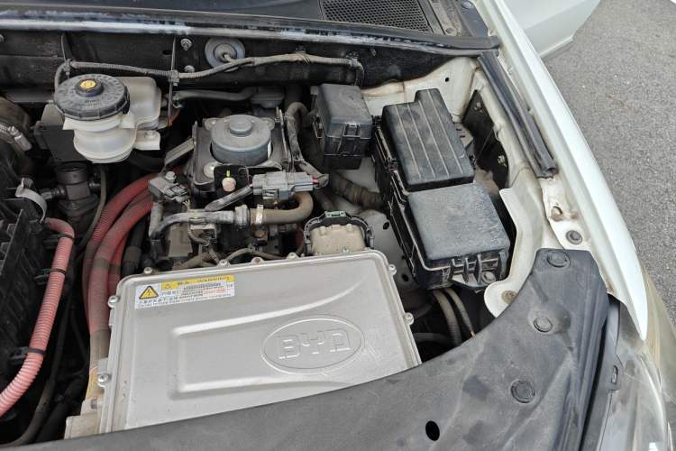Used BYD Tang New Energy 2015 2.0T Four-Wheel-Drive Flagship Model Engine Bay Left