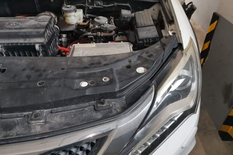 Used BYD Tang New Energy 2015 2.0T Four-Wheel-Drive Flagship Model Engine Bay Left