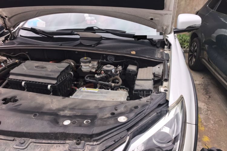 Used BYD Tang New Energy 2015 2.0T Four-Wheel-Drive Flagship Model Engine Bay Left