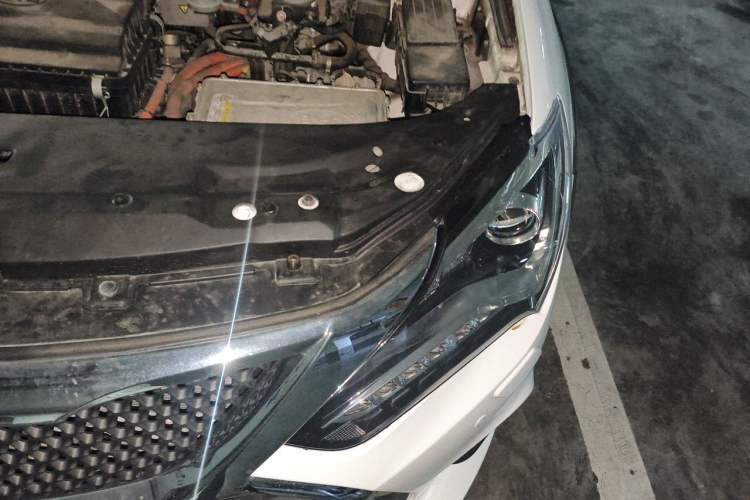 Used BYD Tang New Energy 2015 2.0T Four-Wheel-Drive Flagship Model Engine Bay Left