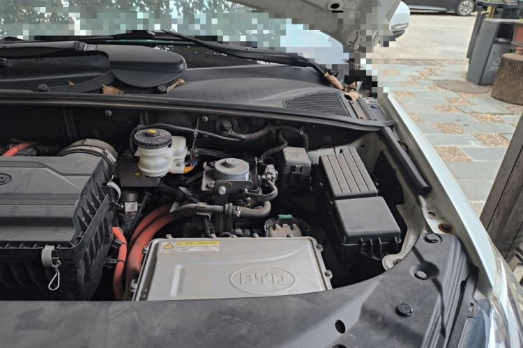 Used BYD Tang New Energy 2015 2.0T Four-Wheel-Drive Flagship Model Engine Bay Left