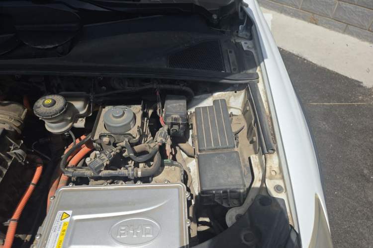 Used BYD Tang New Energy 2015 2.0T Four-Wheel-Drive Flagship Model Engine Bay Left