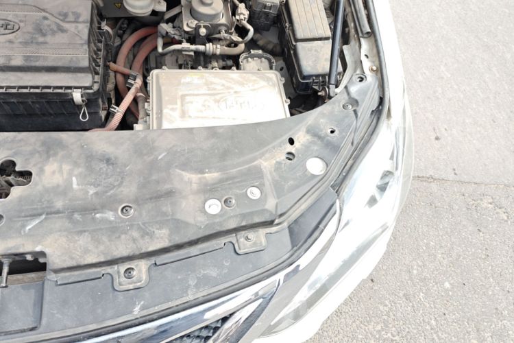 Used BYD Tang New Energy 2015 2.0T Four-Wheel-Drive Flagship Model Engine Bay Left