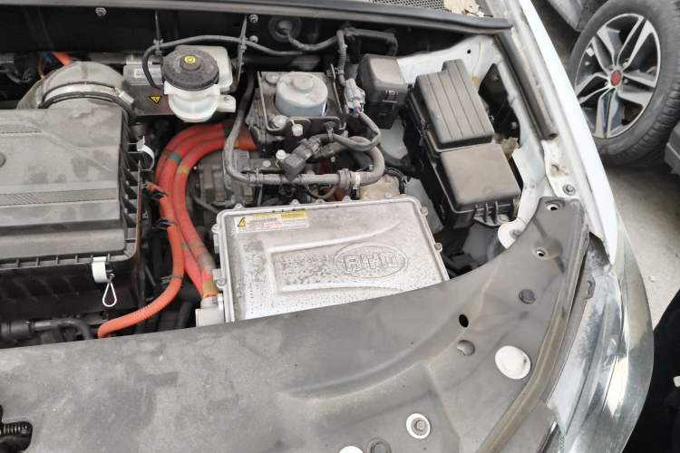 Used BYD Tang New Energy 2015 2.0T Four-Wheel-Drive Flagship Model Engine Bay Left