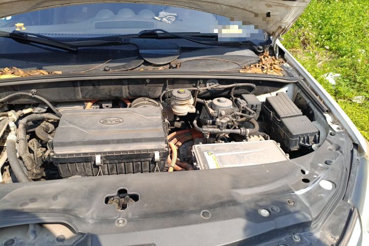 Used BYD Tang New Energy 2015 2.0T Four-Wheel-Drive Flagship Model Engine Bay Left