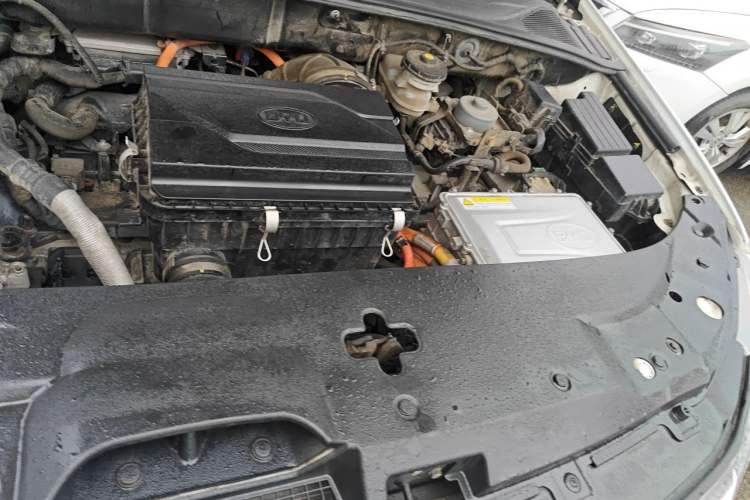 Used BYD Tang New Energy 2015 2.0T Four-Wheel-Drive Flagship Model Engine Bay Left