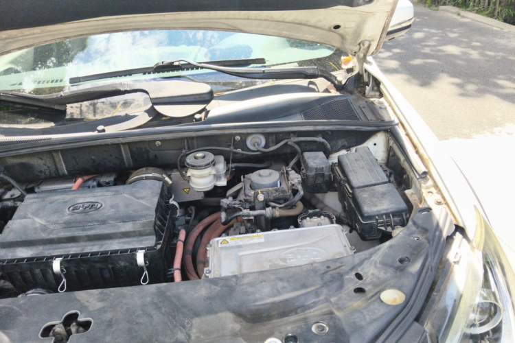 Used BYD Tang New Energy 2015 2.0T Four-Wheel-Drive Flagship Model Engine Bay Left