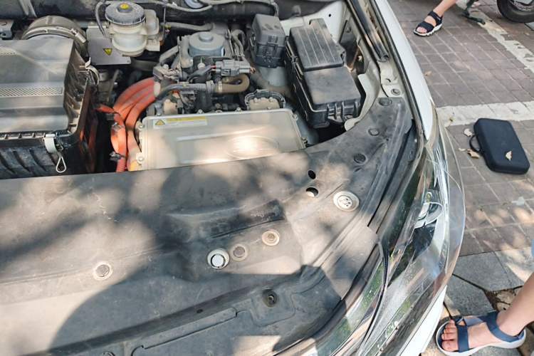 Used BYD Tang New Energy 2015 2.0T Four-Wheel-Drive Flagship Model Engine Bay Left