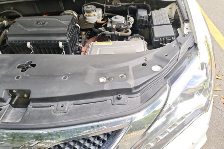 Used BYD Tang New Energy 2015 2.0T Four-Wheel-Drive Flagship Model Engine Bay Left