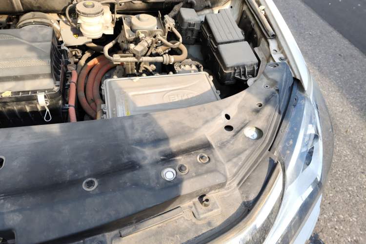 Used BYD Tang New Energy 2015 2.0T Four-Wheel-Drive Flagship Model Engine Bay Left