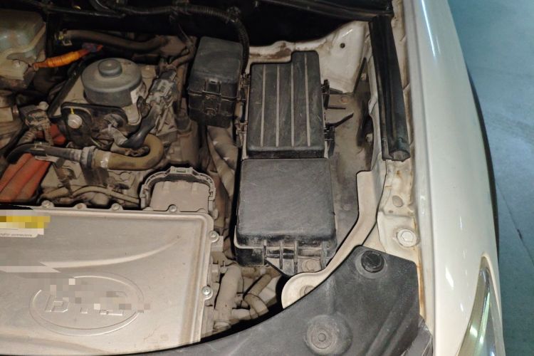 Used BYD Tang New Energy 2015 2.0T Four-Wheel-Drive Flagship Model Engine Bay Left