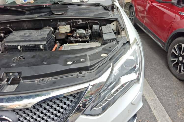 Used BYD Tang New Energy 2015 2.0T Four-Wheel-Drive Flagship Model Engine Bay Left