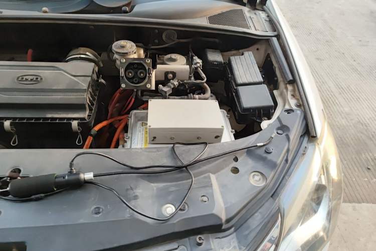 Used BYD Tang New Energy 2015 2.0T Four-Wheel-Drive Flagship Model Engine Bay Left