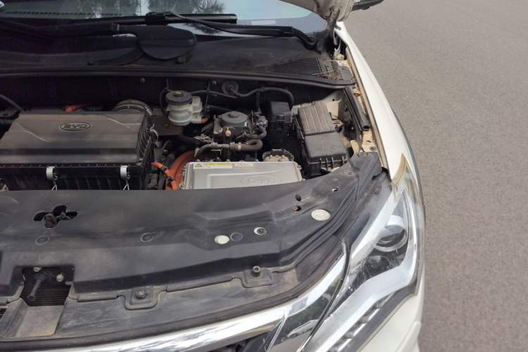 Used BYD Tang New Energy 2015 2.0T Four-Wheel-Drive Flagship Model Engine Bay Left