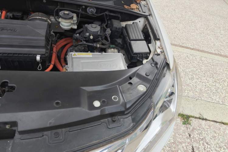 Used BYD Tang New Energy 2015 2.0T Four-Wheel-Drive Flagship Model Engine Bay Left