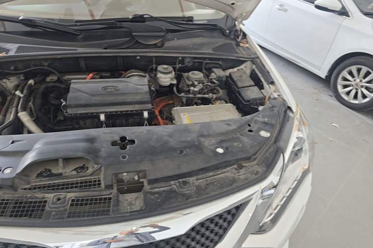Used BYD Tang New Energy 2015 2.0T Four-Wheel-Drive Flagship Model Engine Bay Left