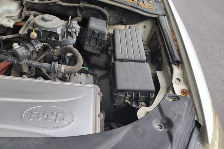 Used BYD Tang New Energy 2015 2.0T Four-Wheel-Drive Flagship Model Engine Bay Left