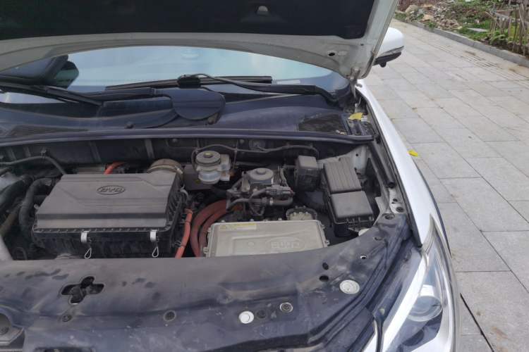 Used BYD Tang New Energy 2015 2.0T Four-Wheel-Drive Flagship Model Engine Bay Left