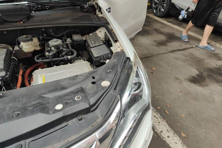 Used BYD Tang New Energy 2015 2.0T Four-Wheel-Drive Flagship Model Engine Bay Left