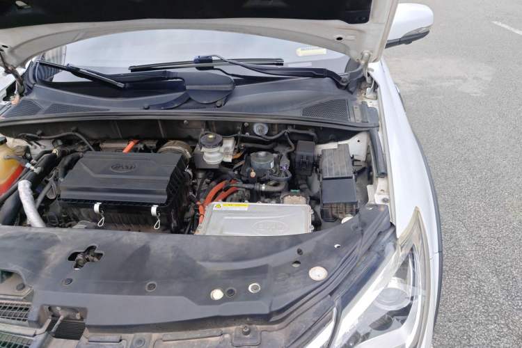 Used BYD Tang New Energy 2015 2.0T Four-Wheel-Drive Flagship Model Engine Bay Left