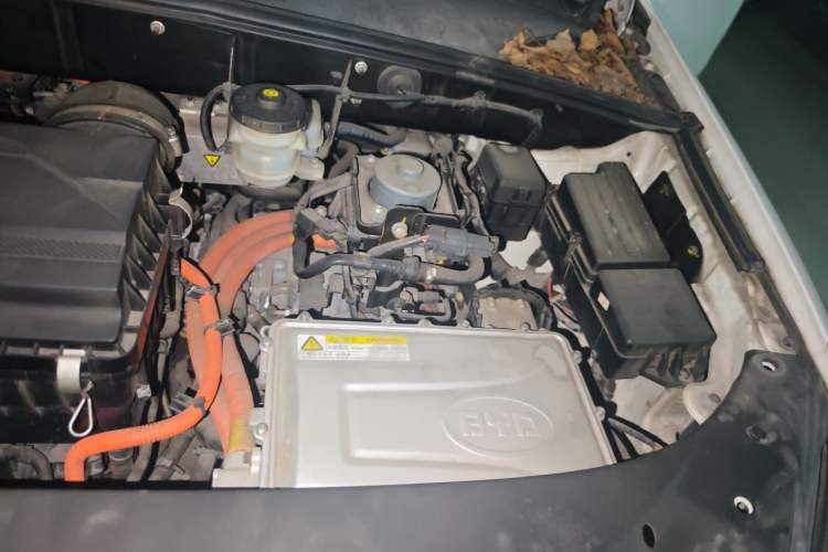 Used BYD Tang New Energy 2015 2.0T Four-Wheel-Drive Flagship Model Engine Bay Left