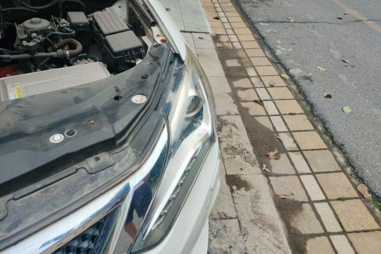 Used BYD Tang New Energy 2015 2.0T Four-Wheel-Drive Flagship Model Engine Bay Left
