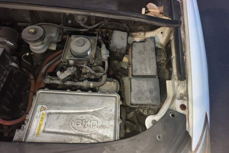 Used BYD Tang New Energy 2015 2.0T Four-Wheel-Drive Flagship Model Engine Bay Left