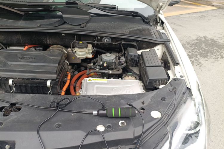 Used BYD Tang New Energy 2015 2.0T Four-Wheel-Drive Flagship Model Engine Bay Left
