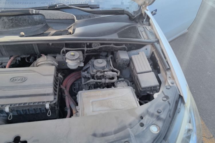Used BYD Tang New Energy 2015 2.0T Four-Wheel-Drive Flagship Model Engine Bay Left