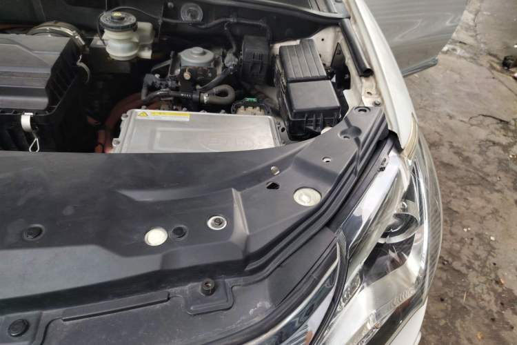 Used BYD Tang New Energy 2015 2.0T Four-Wheel-Drive Flagship Model Engine Bay Left