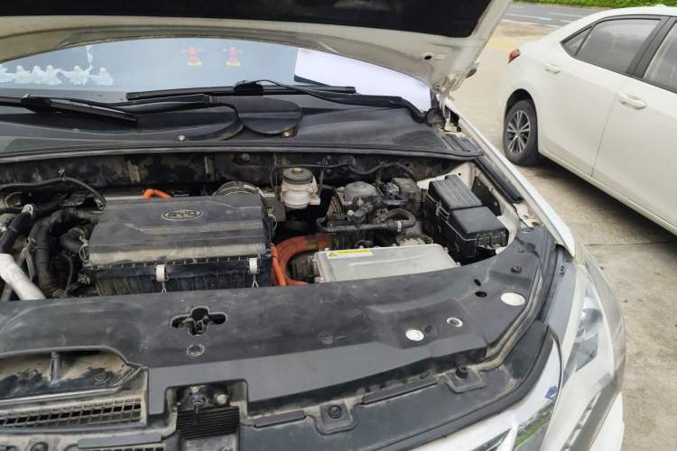 Used BYD Tang New Energy 2015 2.0T Four-Wheel-Drive Flagship Model Engine Bay Left