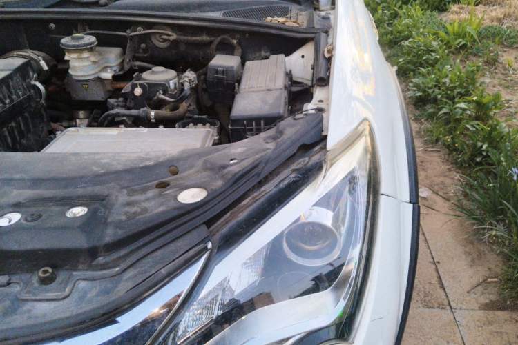 Used BYD Tang New Energy 2015 2.0T Four-Wheel-Drive Flagship Model Engine Bay Left